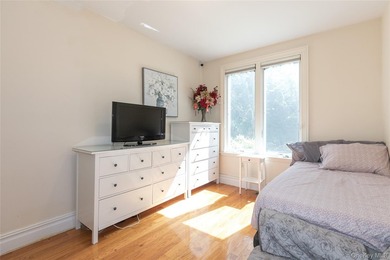 LAKE SUCCESS - A Stately Brick Colonial Set On Beautifully - photo 21