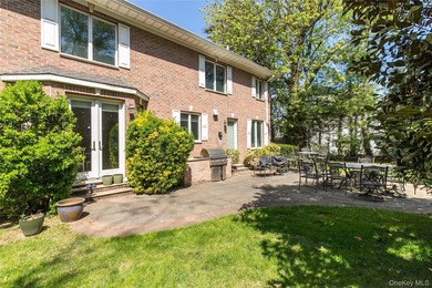 LAKE SUCCESS - A Stately Brick Colonial Set On Beautifully - photo 28
