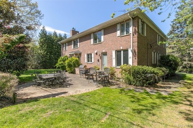 LAKE SUCCESS - A Stately Brick Colonial Set On Beautifully - photo 29