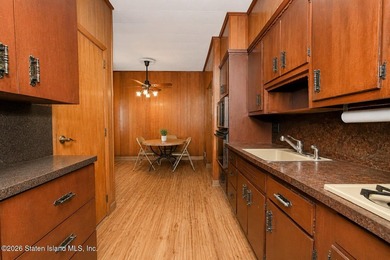 Welcome to this solid brick 5/5 two-family semi-attached home - photo 10