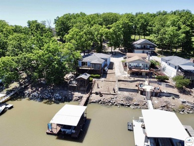 Located on a quiet cove on the Lake of the Ozarks in a very - photo 3