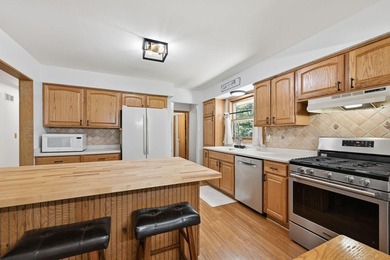 Welcome home to this Caledonia gem tucked away at the end of a - photo 11