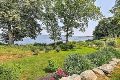 STUNNING WATERFRONT RETREAT ON THE SAKONNET RIVER. Welcome to - photo 13