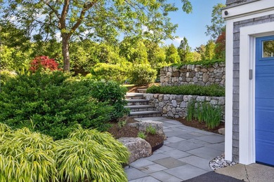 Experience luxury coastal living in this stunning 4-bedroom/ - photo 4