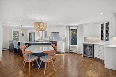 Experience luxury coastal living in this stunning 4-bedroom/ - photo 8