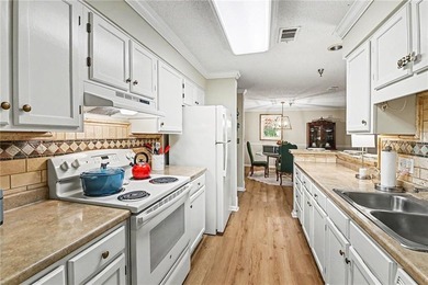Welcome to this handsome and inviting 2-bedroom, 2-bathroom - photo 9