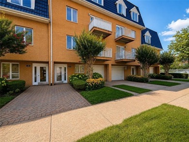 Rare, move in condition, beautiful and spacious condo apartment - photo 1