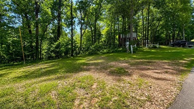 Lake Hartwell Lot Sale Pending in Westminster South Carolina