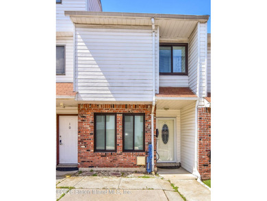 WELCOME TO 12 STRATFORD COURT THIS WELL MAINTAINED HOME WITH - photo 2