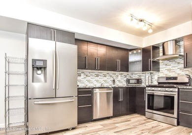 WELCOME TO 12 STRATFORD COURT THIS WELL MAINTAINED HOME WITH - photo 4