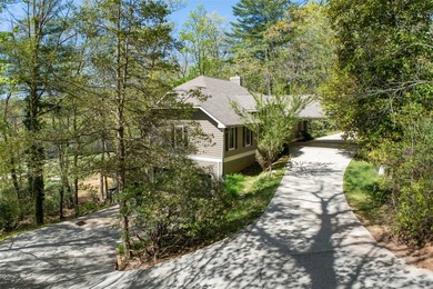 Set in the heart of Lake Toxaway's premier golf community, 516 - photo 1