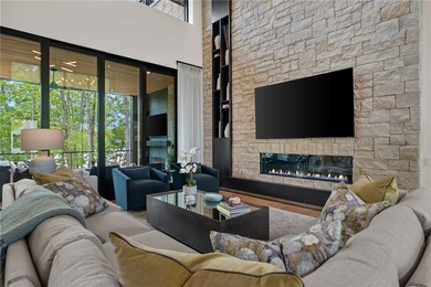 Welcome to an extraordinary lakefront retreat in the prestigious - photo 6
