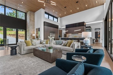 Welcome to an extraordinary lakefront retreat in the prestigious - photo 7
