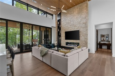 Welcome to an extraordinary lakefront retreat in the prestigious - photo 9