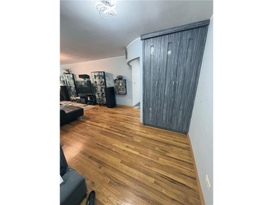 Luxury Cooperative in the Heart of Midwood Welcome to this - photo 3