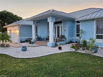 Stunning Single Story 2619 SF Pool Home with a Den plus 3 Car - photo 3