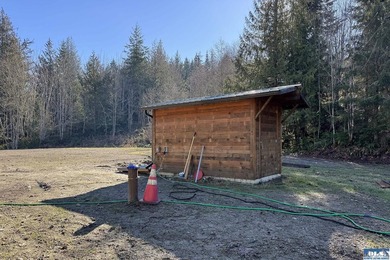 An exceptional 5-acre parcel defined by scenic beauty and - photo 11
