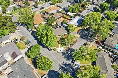 This property s a golden opportunity for investors or anyone - photo 12