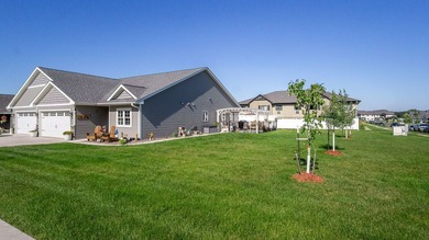 Enjoy easy, low-maintenance living in this nearly new twin home - photo 4