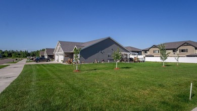 Enjoy easy, low-maintenance living in this nearly new twin home - photo 5