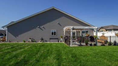 Enjoy easy, low-maintenance living in this nearly new twin home - photo 8