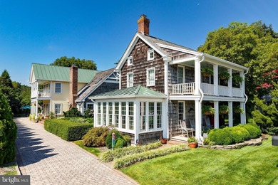 WATERFRONT HOME - ROOTED IN HISTORY Experience the brilliant - photo 1