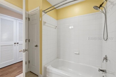 An outstanding and rarely available ground-floor (no stairs) 2 - photo 28
