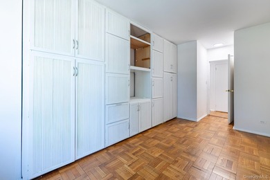Rarely available 2 bedroom conveniently locate at the Mutal in - photo 15