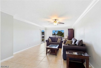 WATERFRONT PARADISE - PRICED TO SELL! Experience the ultimate - photo 17