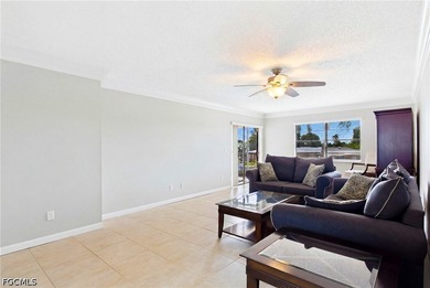 WATERFRONT PARADISE - PRICED TO SELL! Experience the ultimate - photo 18