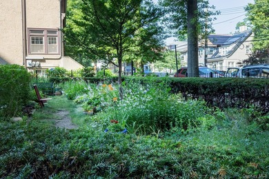 Rarely available 2 bedroom conveniently locate at the Mutal in - photo 22