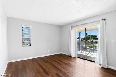 WATERFRONT PARADISE - PRICED TO SELL! Experience the ultimate - photo 27