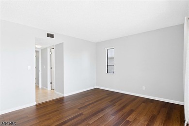 WATERFRONT PARADISE - PRICED TO SELL! Experience the ultimate - photo 28