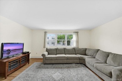 Welcome to 2810 Harding Ave in the vibrant community of Throggs - photo 9