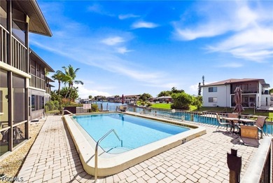 WATERFRONT PARADISE - PRICED TO SELL! Experience the ultimate - photo 32