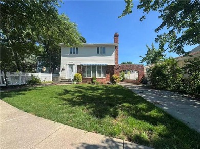 Presenting you to this fully detached single-family home in - photo 1