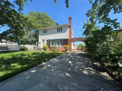 Presenting you to this fully detached single-family home in - photo 3