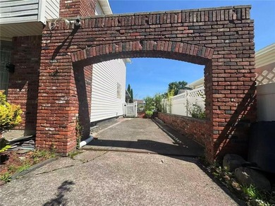 Presenting you to this fully detached single-family home in - photo 4