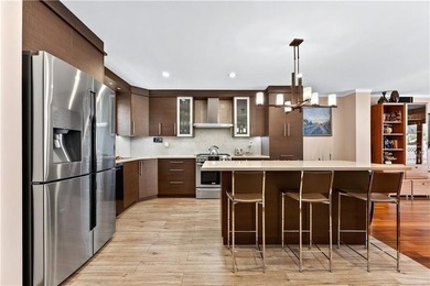 DAILY PRIVATE SHOWINGS. A masterful blend of refined design - photo 3