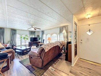 Welcome to Summerloch Green, a spectacular waterfront 55+ - photo 4
