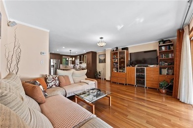 DAILY PRIVATE SHOWINGS. A masterful blend of refined design - photo 7