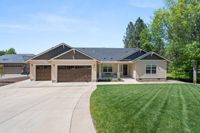 Lake Home For Sale in Shady Cove, Oregon