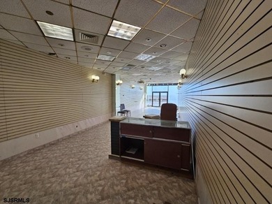 Exceptional opportunity to own retail commercial space directly - photo 6