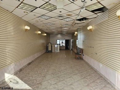 Exceptional opportunity to own retail commercial space directly - photo 8