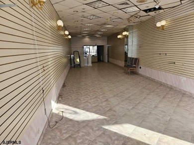 Exceptional opportunity to own retail commercial space directly - photo 10