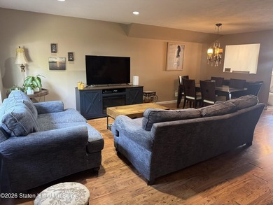 LOCATION, LOCATION!! THIS ONE FAMILY EXTRA WIDE END-UNIT - photo 2