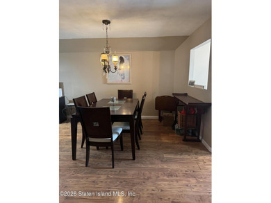 LOCATION, LOCATION!! THIS ONE FAMILY EXTRA WIDE END-UNIT - photo 4