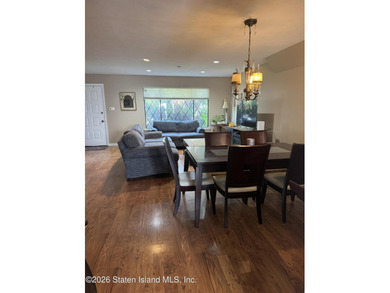 LOCATION, LOCATION!! THIS ONE FAMILY EXTRA WIDE END-UNIT - photo 5