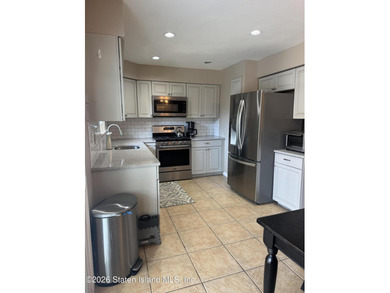 LOCATION, LOCATION!! THIS ONE FAMILY EXTRA WIDE END-UNIT - photo 8