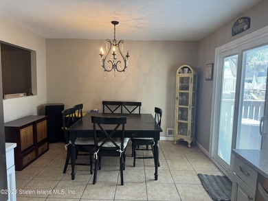 LOCATION, LOCATION!! THIS ONE FAMILY EXTRA WIDE END-UNIT - photo 9